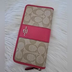 Coach Accordion Zip Around Signature  Wallet F54630